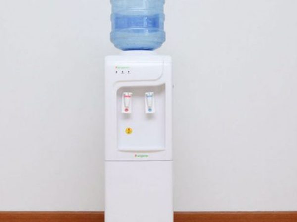 Lưu ý khi sử dụng và vệ sinh cây nước nóng lạnh