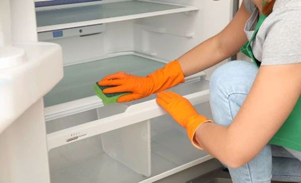 Mẹo vệ sinh tủ lạnh bị mốc sạch, nhanh nhất